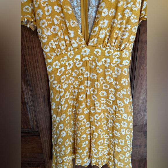 Lulu’s Garden Explorer Mustard Yellow Floral Print Mini Dress Size Medium - Picture 7 of 10